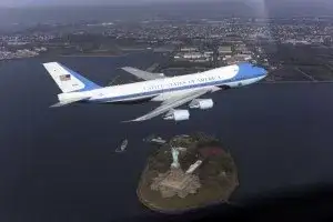 Air_Force_One_flyover