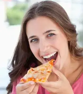 woman_eating_pizza