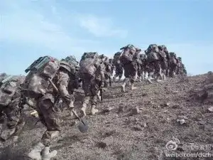 Chines_troops_desert