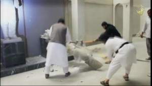 Islamic_State_smashes_statues