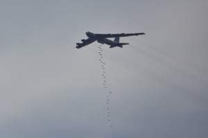 B-52_carpet_bombing