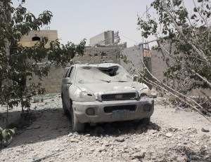 Destroyed_car_Sanaa